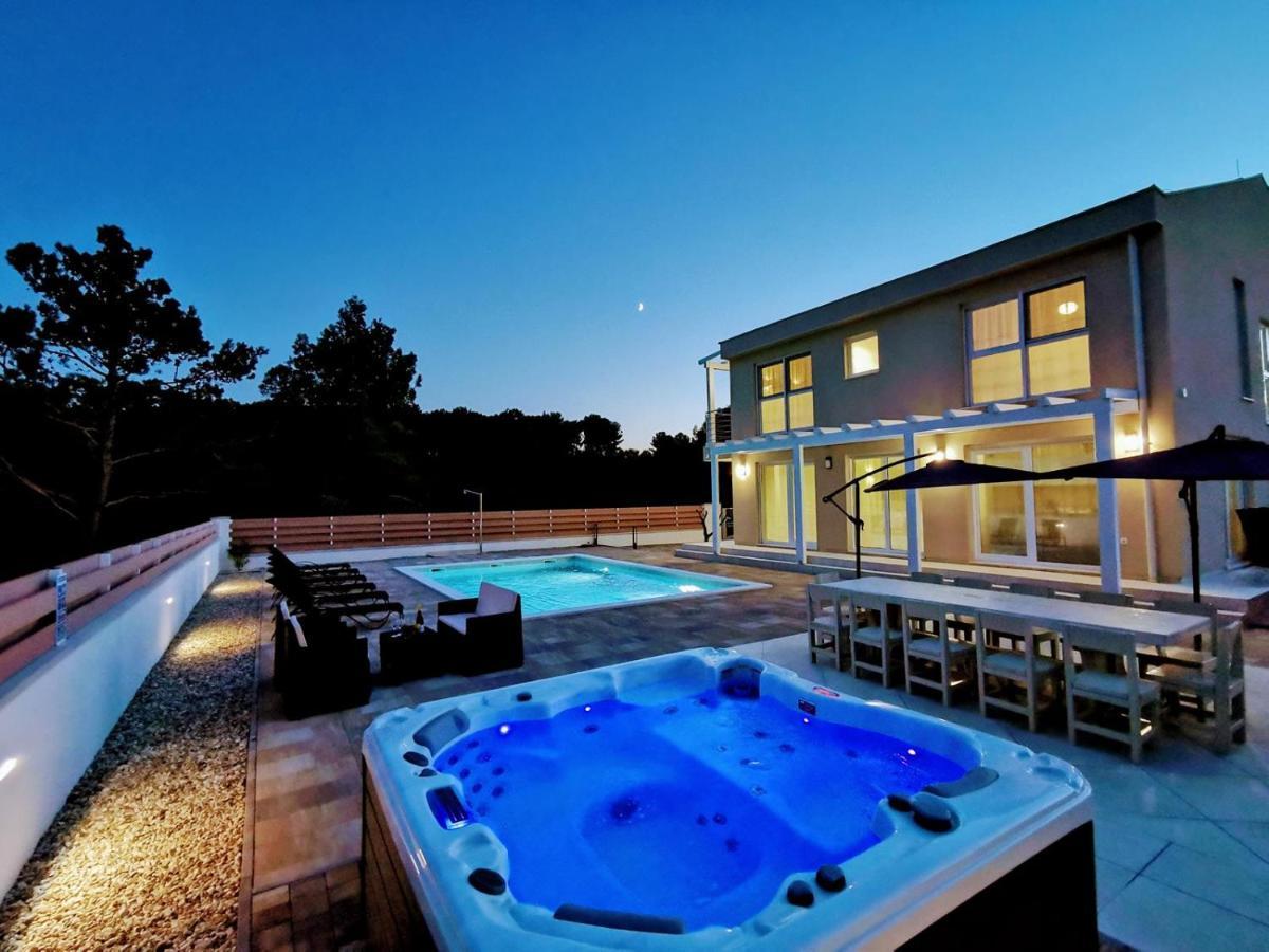 Villa Olivia - New And Modern House With Pool, Souna, Jacuzzi & Playground, Liznjan - Istra Esterno foto