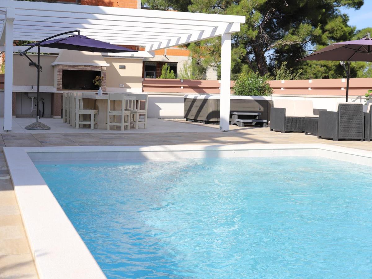 Villa Olivia - New And Modern House With Pool, Souna, Jacuzzi & Playground, Liznjan - Istra Esterno foto